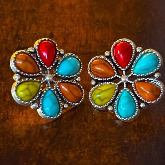 Zuni Style Cluster Studs with Classic Southwest Turquoise Tone Colorwork - Picture 4 of 8